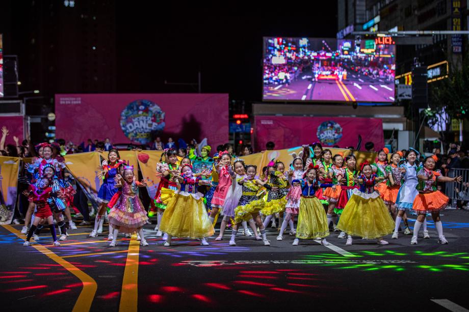 춤으로 세계인을 이끈 천안흥타령춤축제 거리댄스 퍼레이드